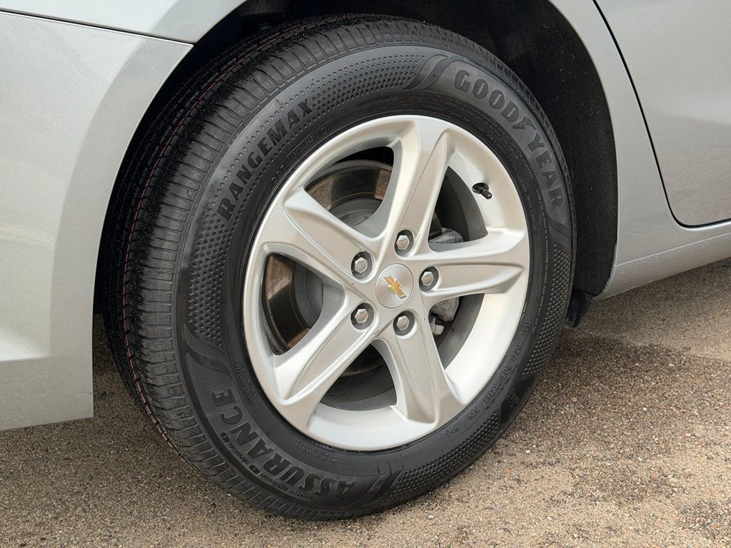 Used 2023 Chevrolet Malibu LS FWD image 23