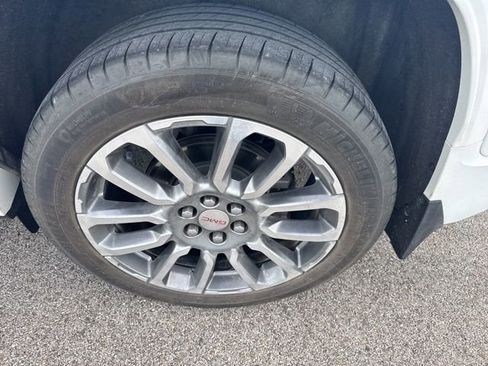 Used 2023 GMC Acadia Denali w/ Denali Ultimate Package image 9