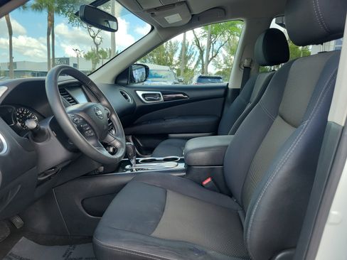 Used 2017 Nissan Pathfinder SV image 9