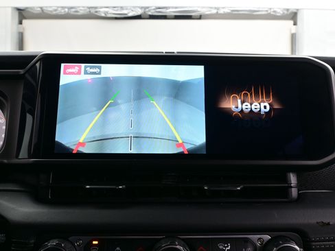 Used 2024 Jeep Wrangler Unlimited Rubicon image 16