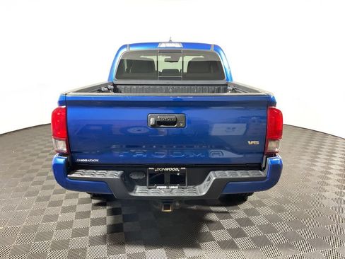 Used 2018 Toyota Tacoma TRD Sport AWD/4WD image 14