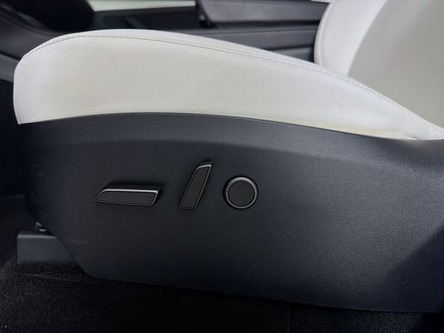 Used 2024 Tesla Model Y Long Range image 21