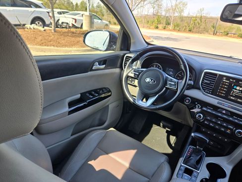 Used 2021 Kia Sportage EX w/ EX Technology Package image 9