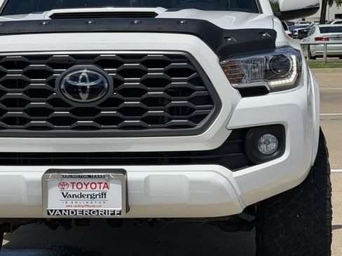 Used 2022 Toyota Tacoma TRD Sport AWD/4WD image 9