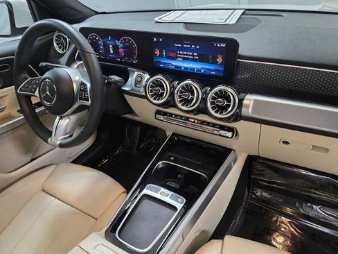 Used 2024 Mercedes-Benz GLB 250 4MATIC image 10