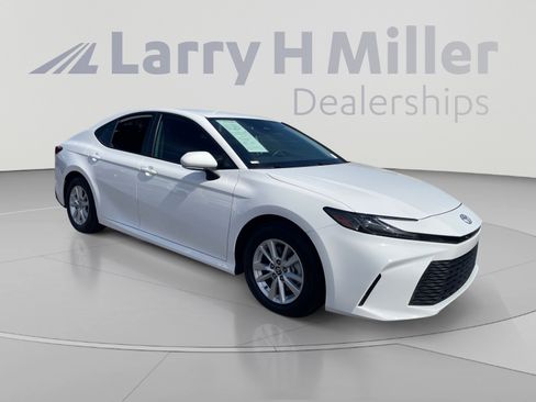 Used 2026 Toyota Camry LE FWD image 7