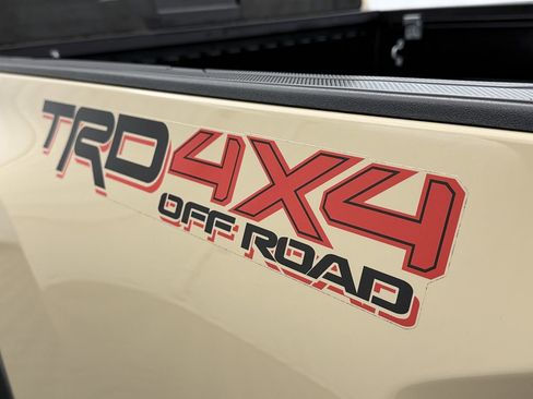 Used 2020 Toyota Tacoma TRD Off-Road AWD/4WD image 8