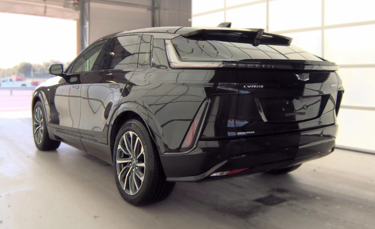 Used 2024 Cadillac Lyriq Sport AWD/4WD image 4