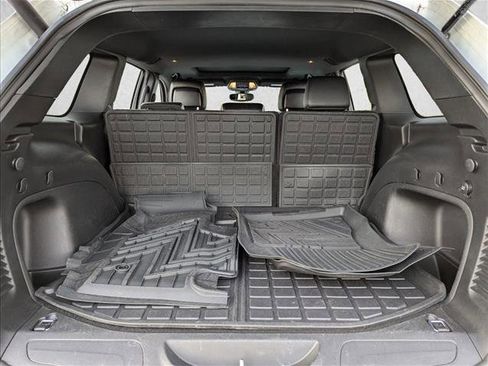 Used 2022 Jeep Grand Cherokee Limited image 6