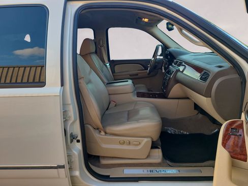 Used 2009 Chevrolet Tahoe LTZ RWD image 25