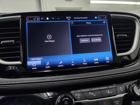 Used 2024 Chrysler Pacifica Limited image 50