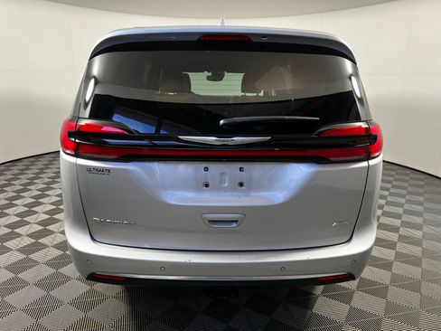 Used 2022 Chrysler Pacifica Pinnacle AWD/4WD image 7
