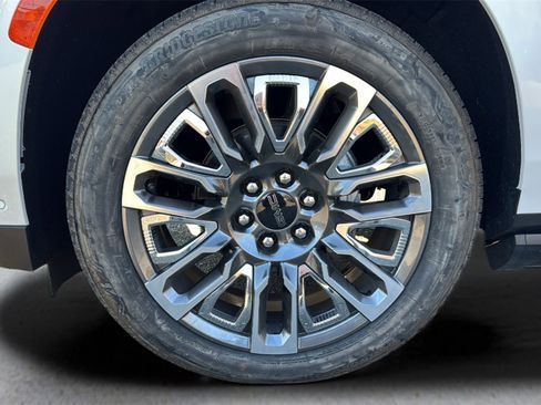 Used 2023 GMC Yukon Denali Ultimate image 9