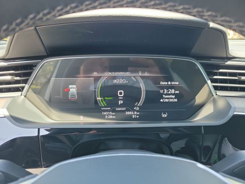 Used 2024 Audi Q8 e-tron Premium Plus w/ Premium Plus Package AWD/4WD image 31