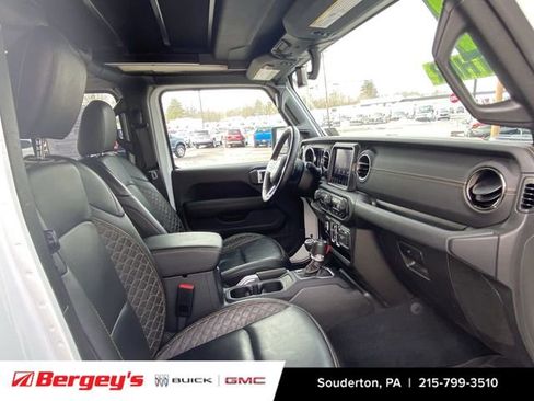 Used 2022 Jeep Wrangler Unlimited Sahara image 31