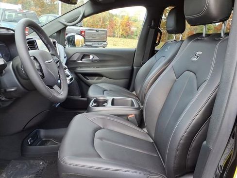 New 2026 Chrysler Pacifica Select image 7
