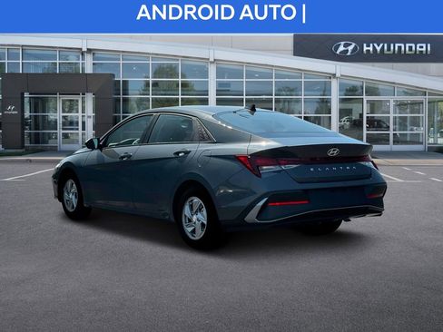 Used 2025 Hyundai Elantra SE image 6