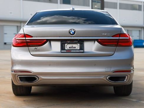 Used 2018 BMW 740i image 10