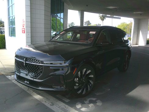 Used 2025 Lincoln Nautilus Black Label w/ Jet Appearance Package image 3