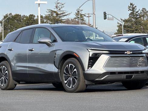 Used 2024 Chevrolet Blazer EV LT image 2