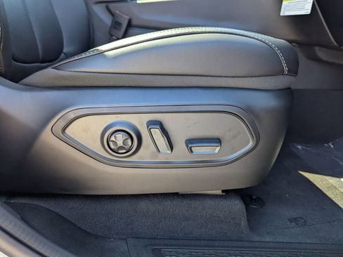 New 2025 Jeep Grand Cherokee Limited w/ Luxury Tech Group II AWD/4WD image 40