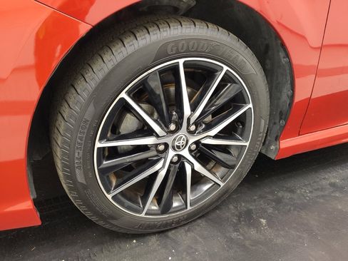 Used 2021 Toyota Camry SE image 31