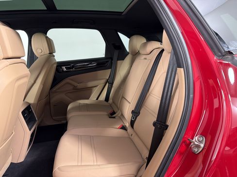 Certified 2023 Porsche Cayenne AWD/4WD image 21