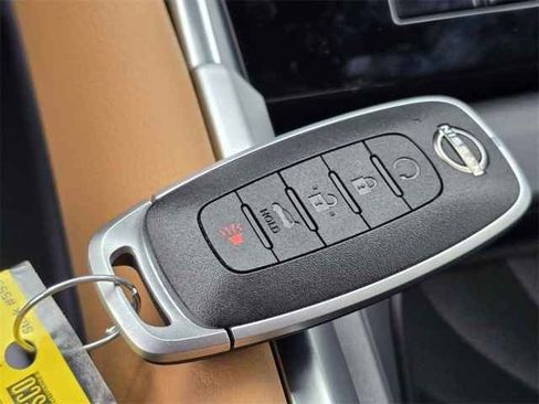 New 2025 Nissan Armada SL w/ Captain's Chari Seat Package image 18