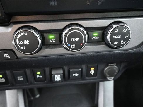 Used 2020 Toyota Tacoma TRD Sport image 6