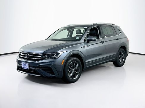 Used 2023 Volkswagen Tiguan SE AWD/4WD image 1