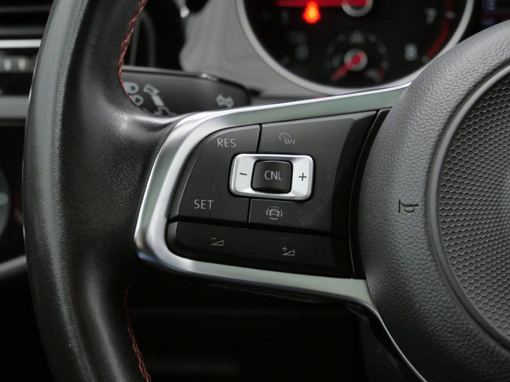 Used 2020 Volkswagen GTI SE FWD image 21