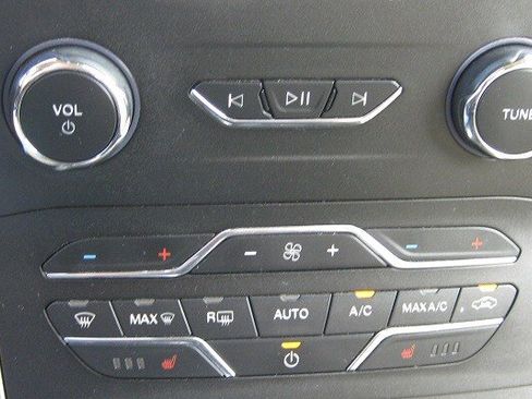 Used 2020 Ford Edge SEL w/ Cold Weather Package image 12