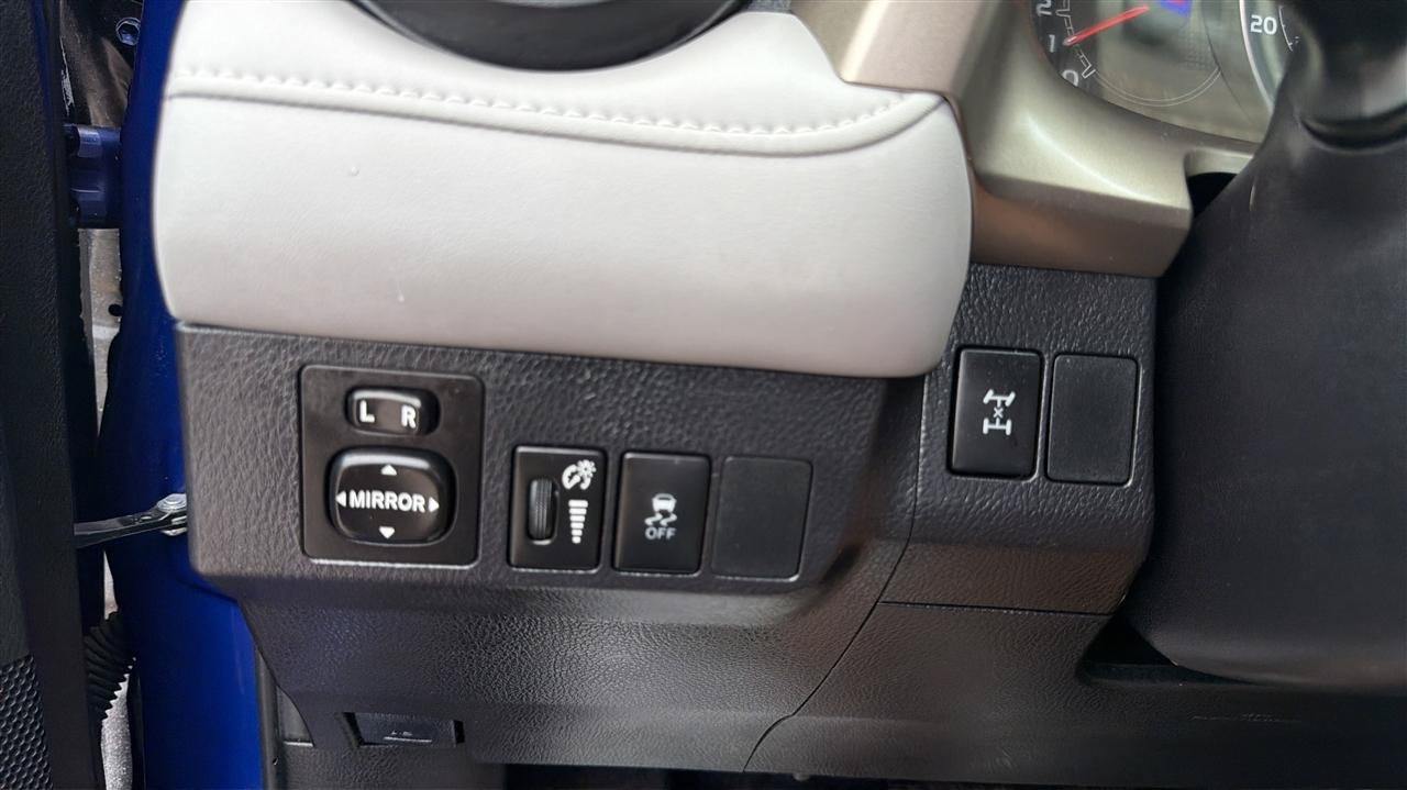 Used 2015 Toyota RAV4 XLE AWD/4WD image 27