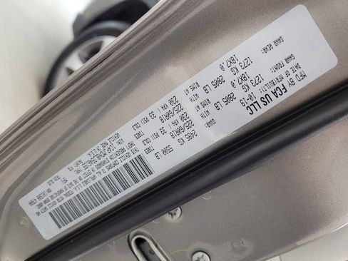 Used 2020 Jeep Cherokee Limited w/ Luxury Group image 33