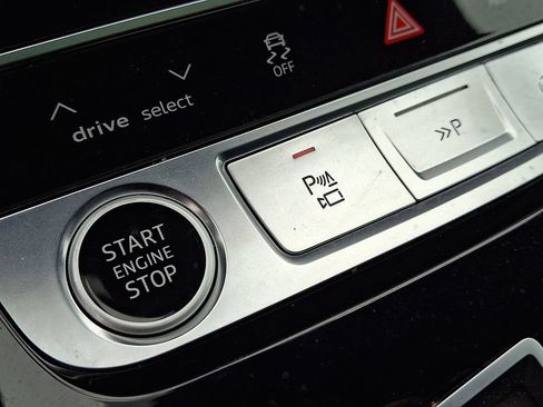 Used 2023 Audi Q7 3.0T Prestige AWD/4WD image 24