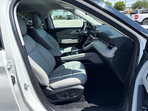 Certified 2025 Ford Explorer Active w/ Active Comfort Package image 26