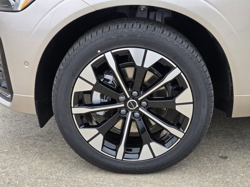 New 2026 Volvo XC60 B5 Plus w/ Protection Package Premier image 12