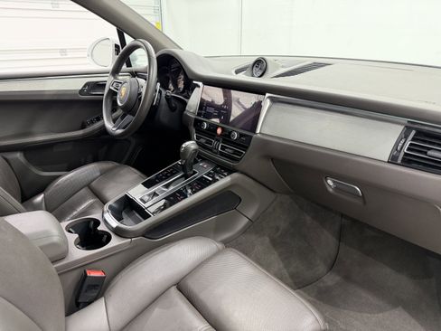 Certified 2023 Porsche Macan image 24