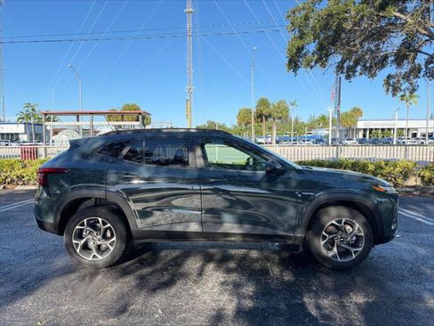 Used 2025 Chevrolet Trax LT FWD image 11