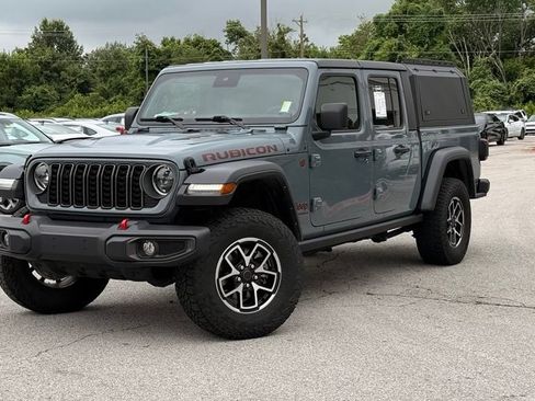 Used 2024 Jeep Gladiator Rubicon w/ Convenience Group AWD/4WD image 3