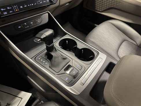 Used 2025 Kia Carnival image 33