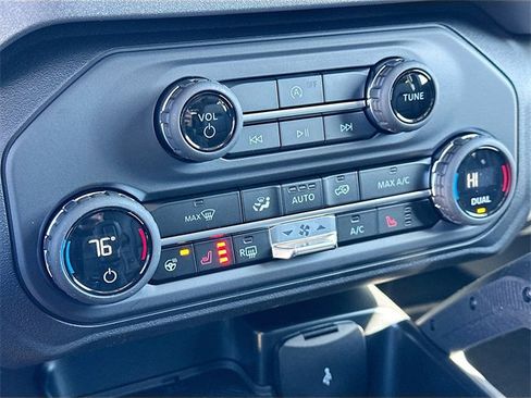 New 2025 Ford Bronco Badlands image 11