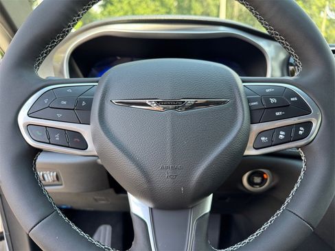 New 2026 Chrysler Pacifica Select image 22
