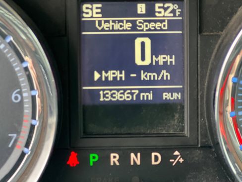 Used 2015 Chrysler Town & Country Touring image 24