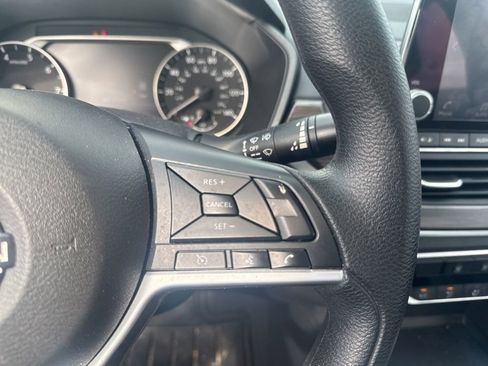 Used 2025 Nissan Altima 2.5 SV FWD image 17
