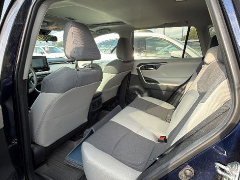 Used 2019 Toyota RAV4 XLE w/ Convenience Package FWD image 11