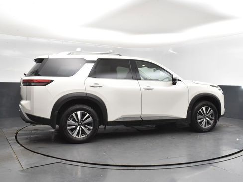 Used 2024 Nissan Pathfinder SL image 8