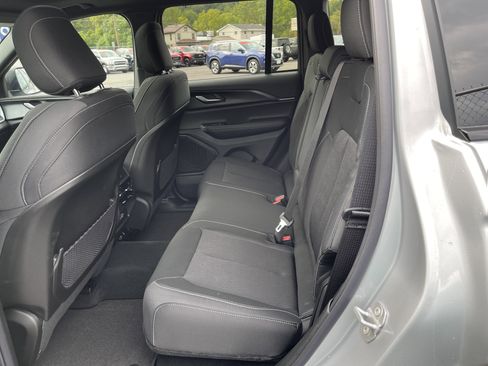New 2025 Jeep Grand Cherokee Laredo X image 12