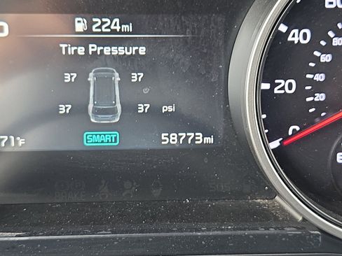 Certified 2024 Kia Carnival LX image 2