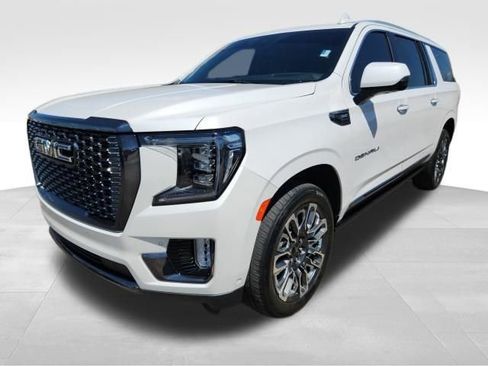 Used 2023 GMC Yukon XL Denali Ultimate image 4